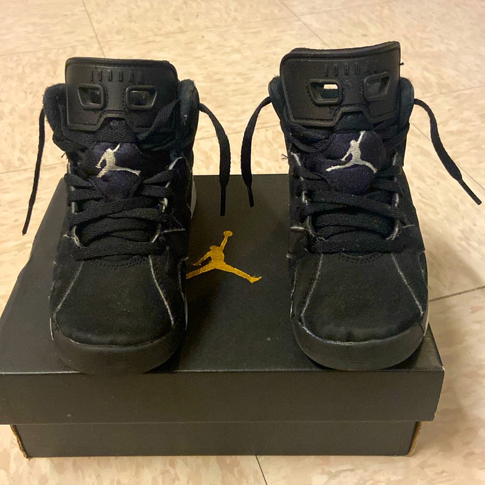 I’m selling Jordan 6 retro (ps)